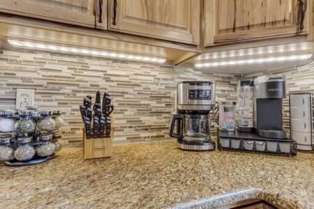 Cabin~Views~Heart Of Town~W&D~Fireplace~Kitchen Woodland Park Eksteriør bilde