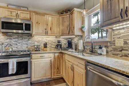 Cabin~Views~Heart Of Town~W&D~Fireplace~Kitchen Woodland Park Eksteriør bilde